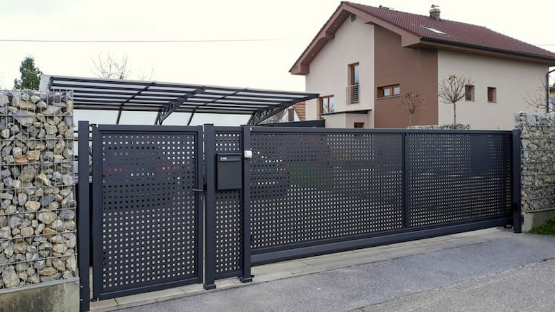 Minimalist Industrial Iron Fence
